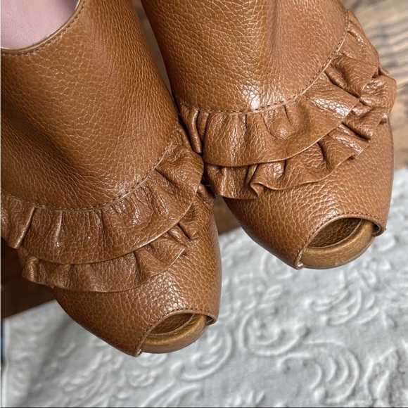 Anthropologie Miss Albright Ruffle Peep Toe Brown Leather Bootie Sz 39 US 8.5 - Picture 8 of 13